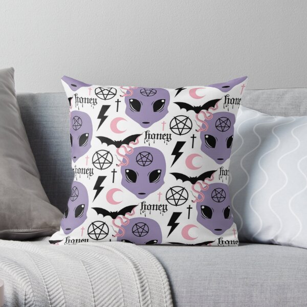 https://ih1.redbubble.net/image.1868313605.2361/throwpillow,small,600x-bg,f8f8f8-c,0,120,600,600.jpg