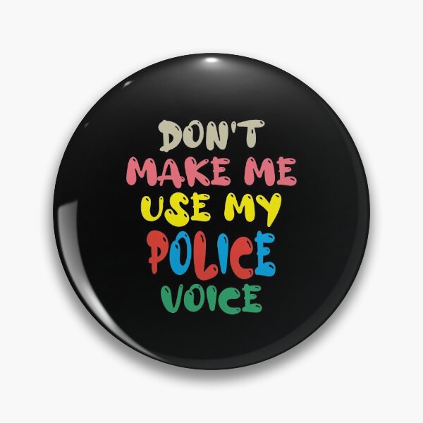Aperçu de l'œuvre Ne me forcez pas à utiliser ma voix de policier, idée cadeau amusante et mignonne pour un policier créée et vendue par awesomedraw.