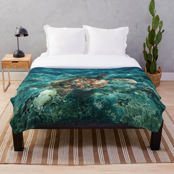 Aperçu de l'œuvre Tortue de mer dans l'océan bleu créée et vendue par maxigold.
