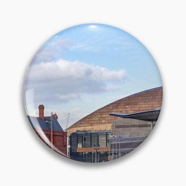Artikelvorschau, Das Pierhead-Gebäude, das Millennium Center und das Senedd-Gebäude in Cardiff Bay. entworfen und verkauft von VnGphoto.