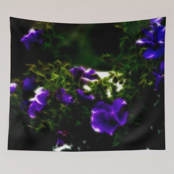 Artikelvorschau, Violets in Bloom entworfen und verkauft von Tony Lin.
