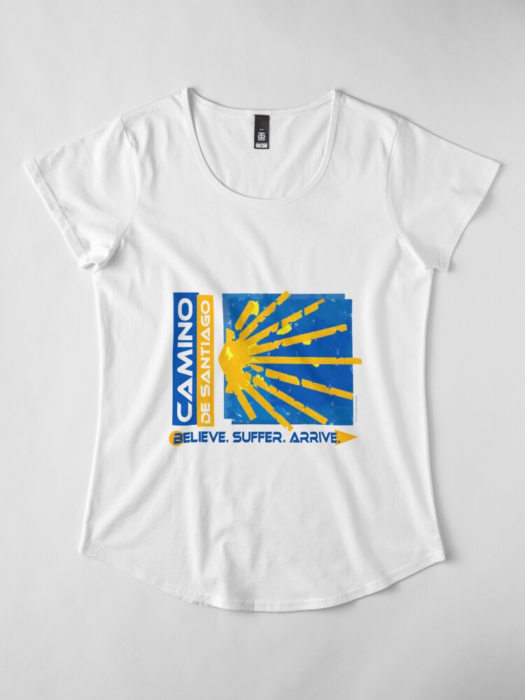 Premium Rundhals-Shirt mit Camino de Santiago. Jakobsweg. Hiking Logo., designt und verkauft von Ch-Seebauer