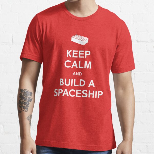 Bleib ruhig und baue ein Raumschiff Essential T-Shirt