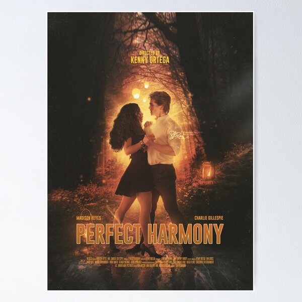 Artikel-Vorschau von Julie und die Phantome - Perfect Harmony Fanart, designt und verkauft von sorandomlaur.
