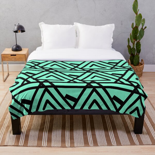 Artikelvorschau, Aquamarin und schwarze Dreiecksspulen entworfen und verkauft von PatternsRUs.