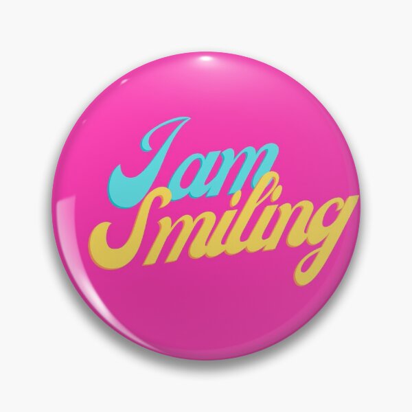 Item preview, Estoy sonriendo sobre fondo rosa designed and sold by Digibee.