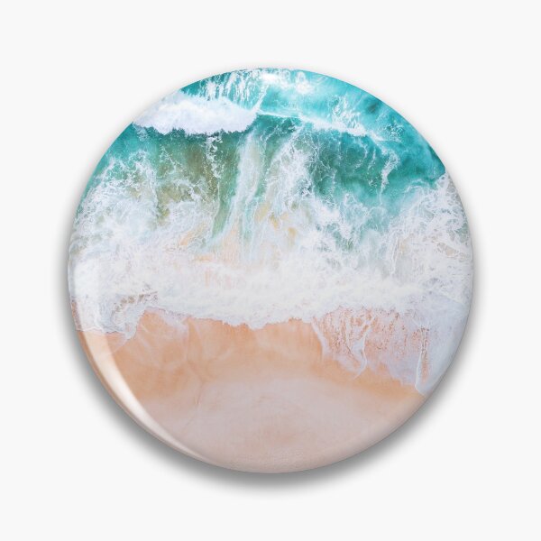 Aperçu de l'œuvre Vague de plage tropicale au-dessus du sable créée et vendue par MarzStudio.