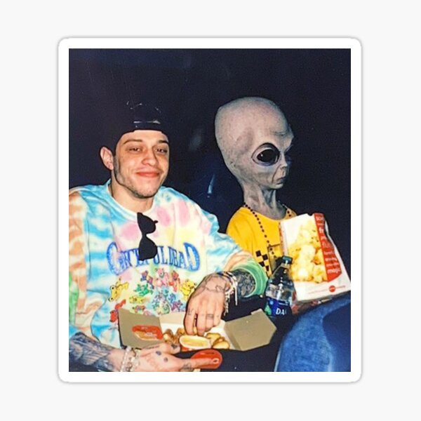 Aperçu de l'œuvre tapisserie alien pete davidson créée et vendue par Hungry Hungry  Buffalo.