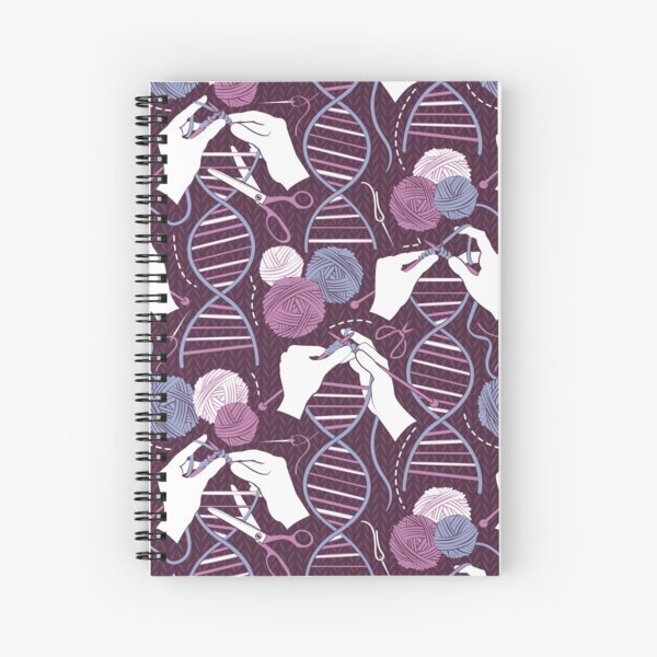 Artikel-Vorschau von Strick-DNA // dunkelvioletter Hintergrund, indigoblaue und rosa Wollknäuel und Strickdetails, designt und verkauft von SelmaCardoso.
