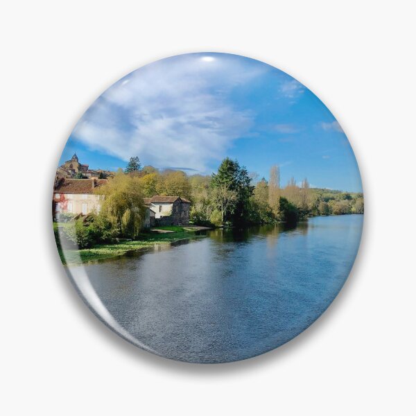 Aperçu de l'œuvre Le village d'Availles-Limouzine sur la rivière Vienne, France créée et vendue par HHLifestyleTrav.