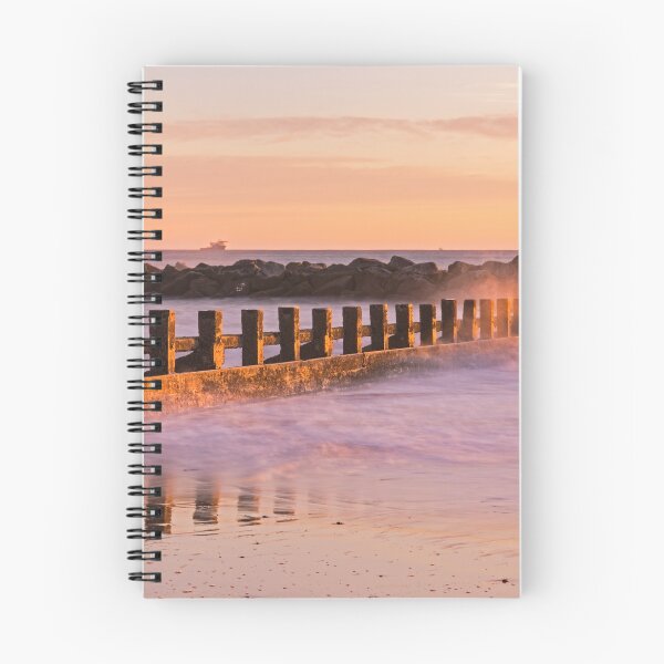 Artikelvorschau, Sonnenaufgang am Aberdeen Beach in Schottland entworfen und verkauft von krisgreenwood.