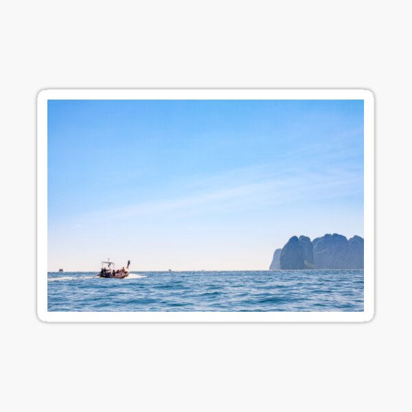Aventure en bateau sur l'océan bleu Sticker