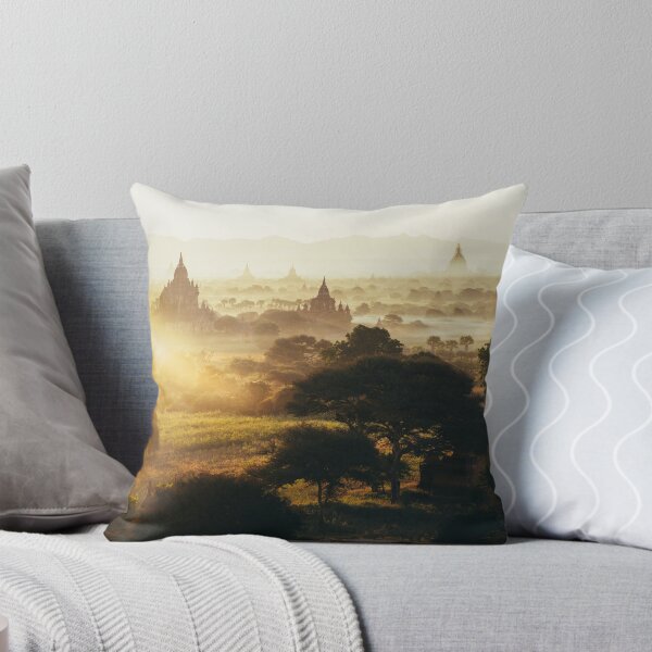 Aperçu de l'œuvre Bagan Pagodas in Warm Morning Light (Myanmar, Burma) créée et vendue par visualspectrum.