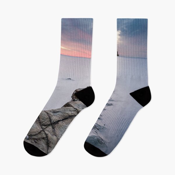 Artikelvorschau, Ozean Sonnenuntergang mit Rocky Coast und Leuchtturm entworfen und verkauft von SeaAndLight.