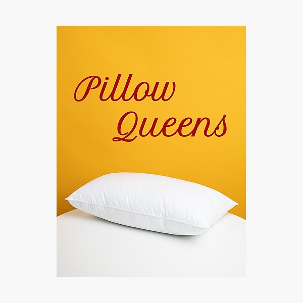 Artikelvorschau, Elegantes Kissen Queens Pillow Design entworfen und verkauft von moonpretzles.