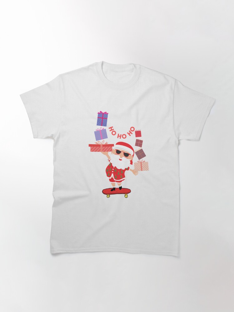 Discover Christmas Skateboarding Santa Classic T-Shirt