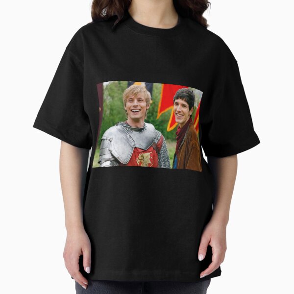 Vista previa del artículo con la obra «Merlin y Arthur siendo idiotas - Merthur -», diseñado y vendido por IvyNight.