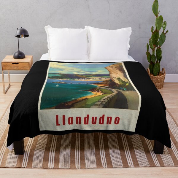 Artikelvorschau, retro classic Llanduno poster entworfen und verkauft von CorasPosters.