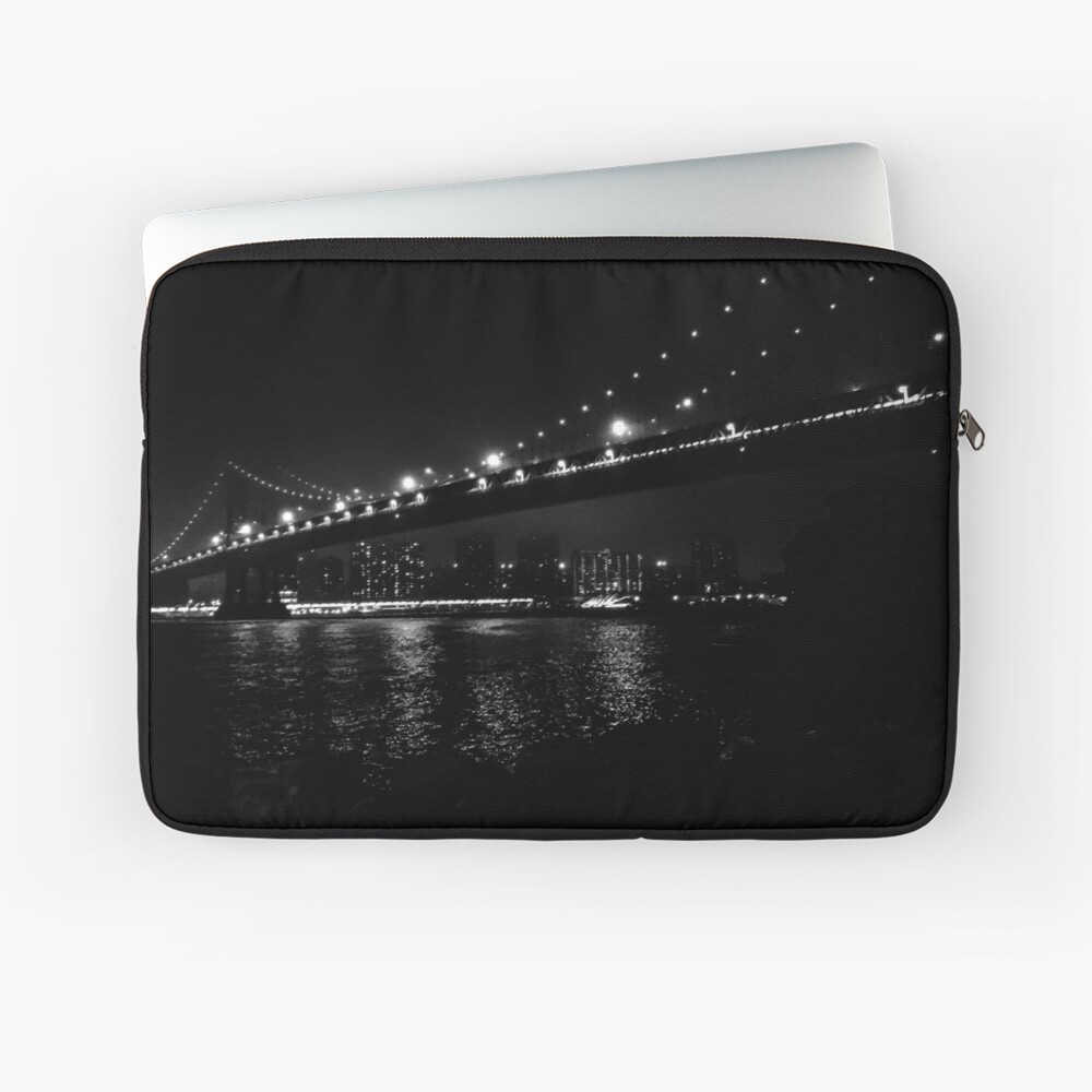Artikel-Vorschau von Laptoptasche, designt und verkauft von tarahoward-co.