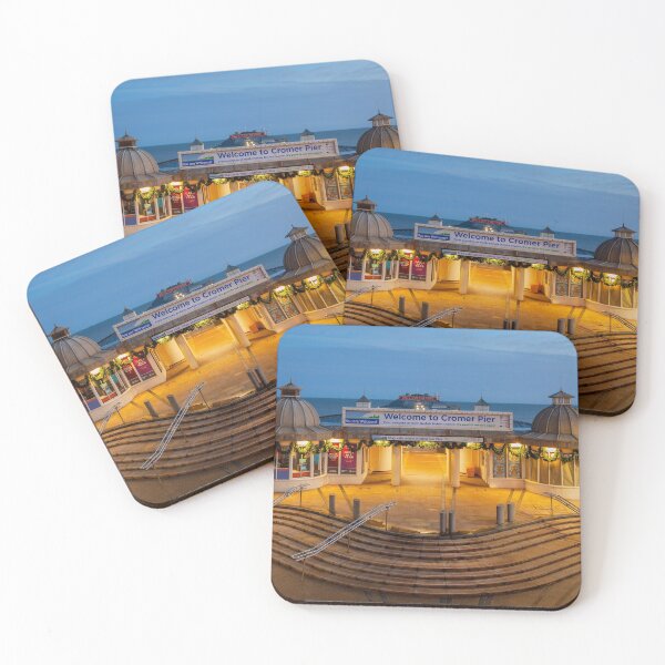 Artikelvorschau, Cromer Pier Eingang im Morgengrauen entworfen und verkauft von dp-images.