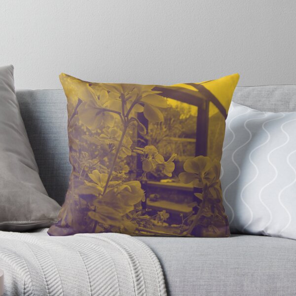 English Garden - Geranium Yellow Throw Pillow
