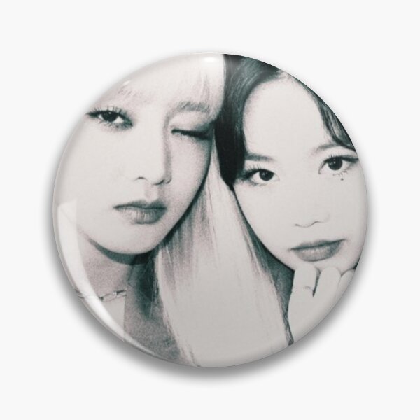 Artikelvorschau, GIDLE Minnie Wink & Soojin SooMin Schwarz & Weiß Monochrom entworfen und verkauft von 4thgenkpop.