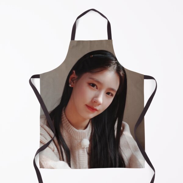 Artikelvorschau, GIDLE Miyeon im weißen Pullover entworfen und verkauft von 4thgenkpop.