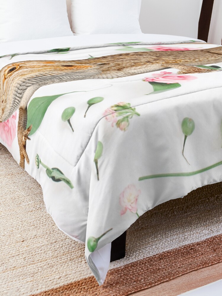 Alternate view of Bearded Dragon On A Carnation Background Comforter