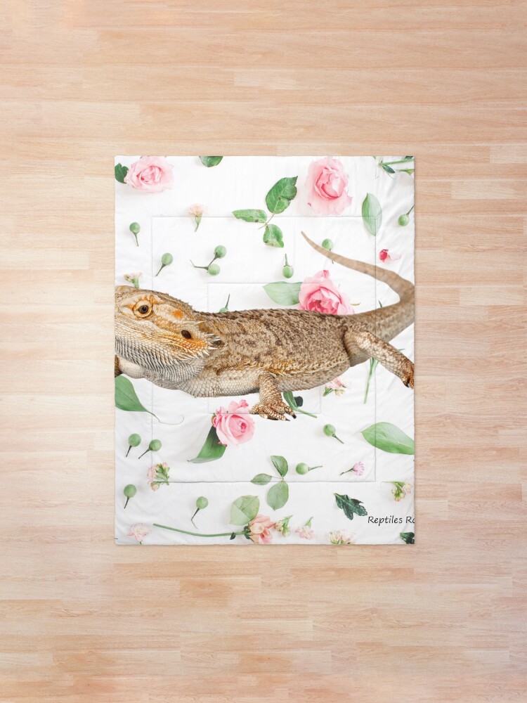Alternate view of Bearded Dragon On A Carnation Background Comforter