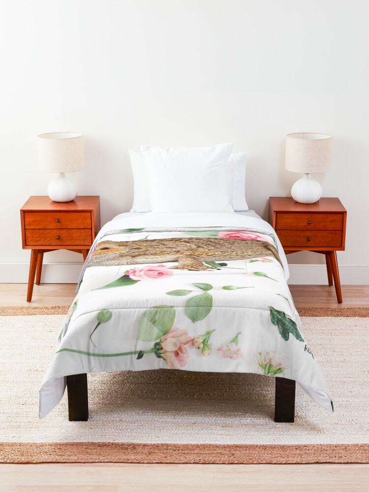 Alternate view of Bearded Dragon On A Carnation Background Comforter