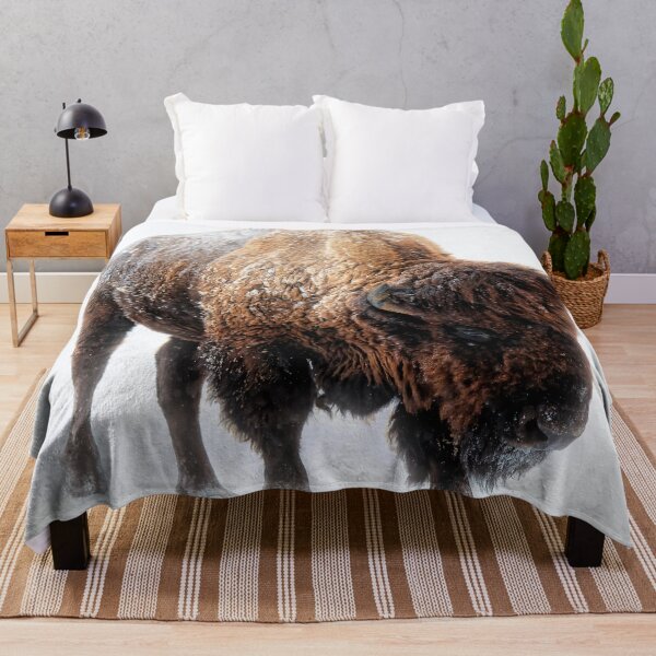 Vista previa del artículo con la obra «Un bisonte americano se mueve a través de una tormenta de nieve invernal», diseñado y vendido por Rocky Mountain Artistry.