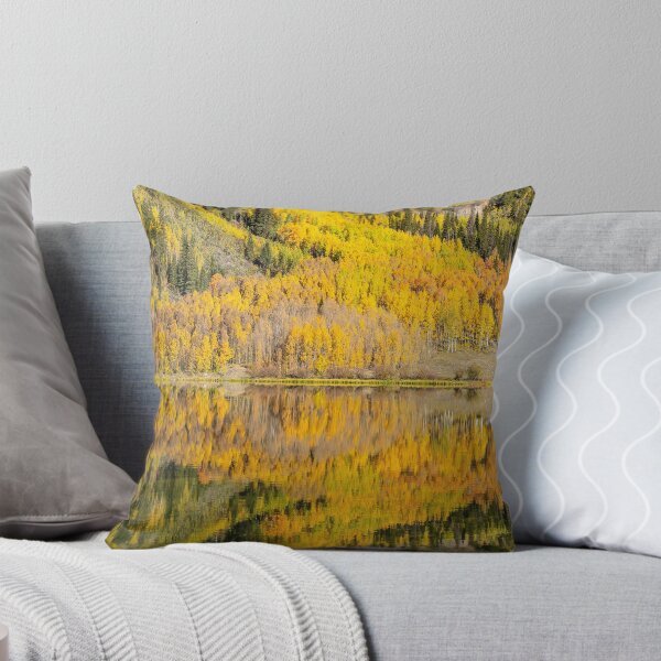 Item preview, Paisaje otoñal escénico de las montañas rocosas de Colorado designed and sold by ScienceSource.