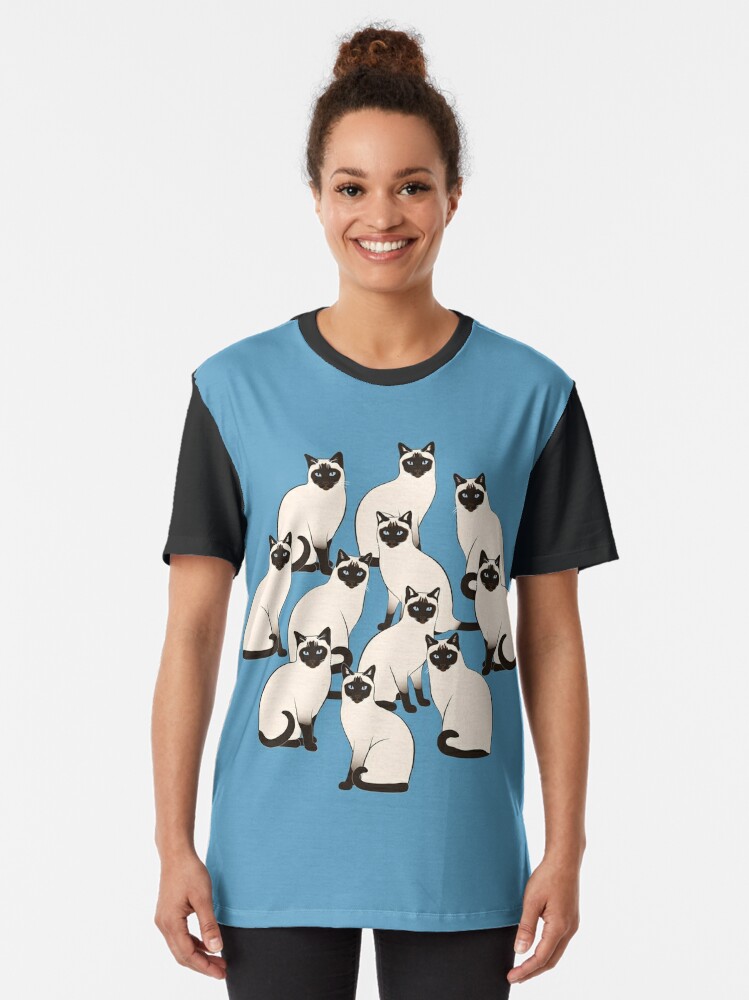 Alternate view of Siamese Cats Circle Graphic T-Shirt