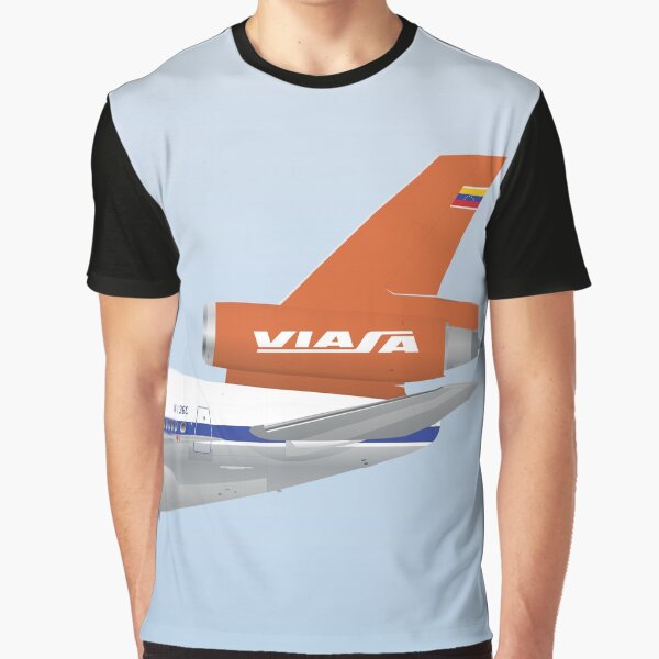 Vista previa del artículo con la obra «Alas en uniforme - DC-10 - VIASA Venezuela 70s», diseñado y vendido por nADerL.