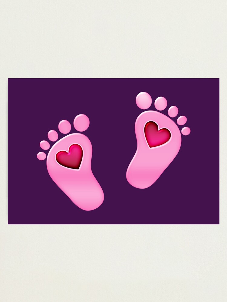 Impression Photo Bebe Fille Pieds De Bebe Empreinte De Pas Coeurs Par Boom Art Redbubble