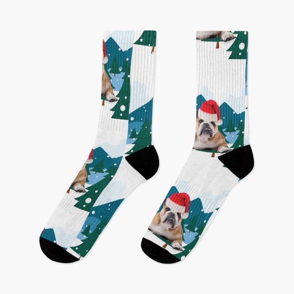 Artikelvorschau, Englische Bulldogge Weihnachten in den Bergen entworfen und verkauft von FunShirtDesigns.