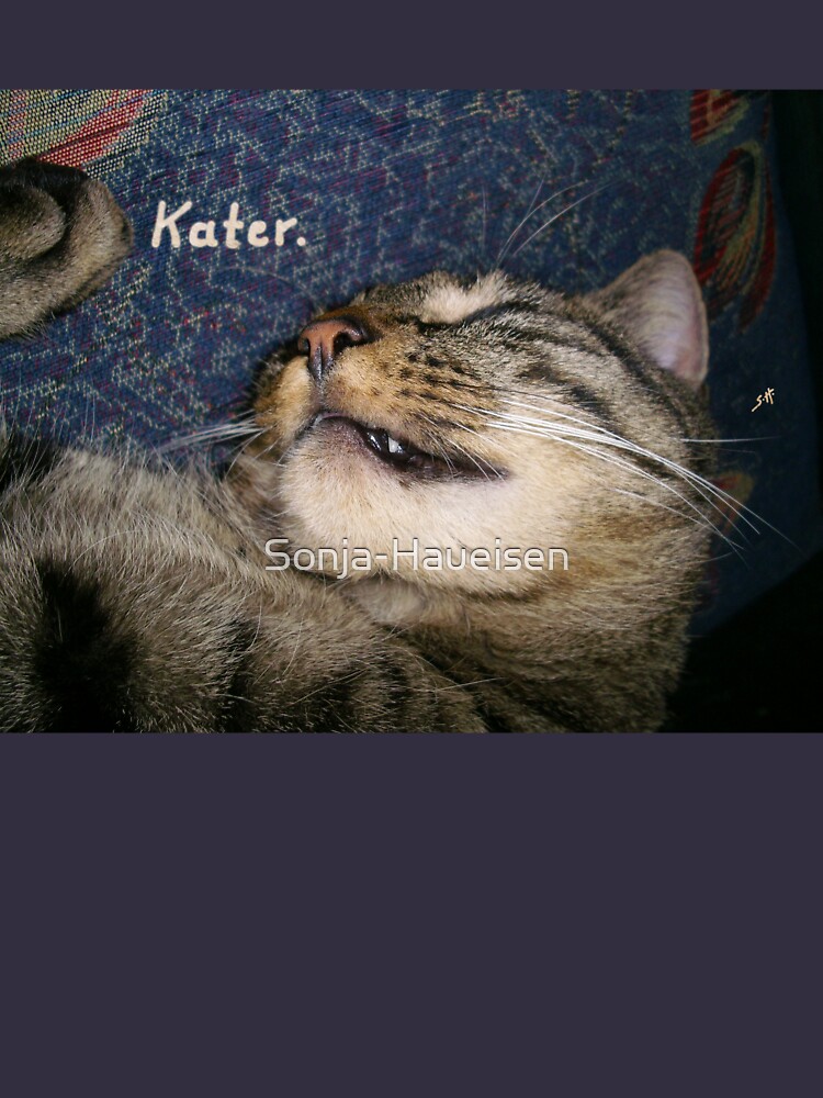 Thumbnail 7 von 7, Classic T-Shirt, Katze Kater, wie verkatert schlafend designt und verkauft von Sonja-Haueisen.