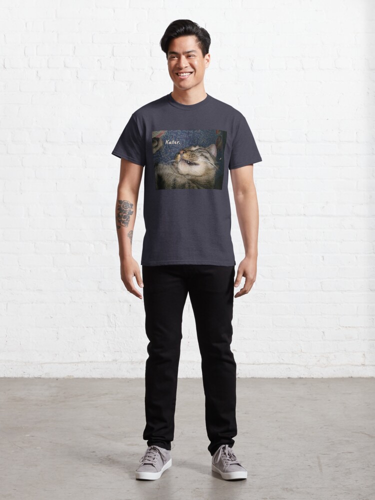 Thumbnail 3 von 7, Classic T-Shirt, Katze Kater, wie verkatert schlafend designt und verkauft von Sonja-Haueisen.