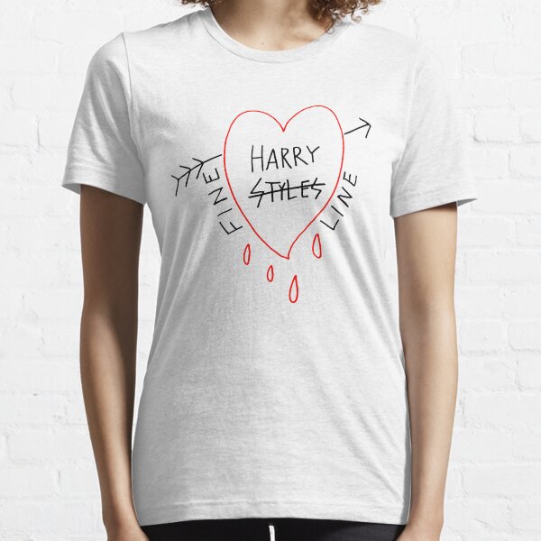 coeur de styles de flèche T-shirt essentiel
