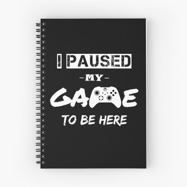 Aperçu de l'œuvre J'ai mis mon jeu en pause pour être ici (lettres blanches) créée et vendue par RRiDesigns.