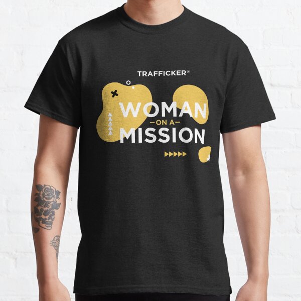 Woman on a Mission Camiseta clásica