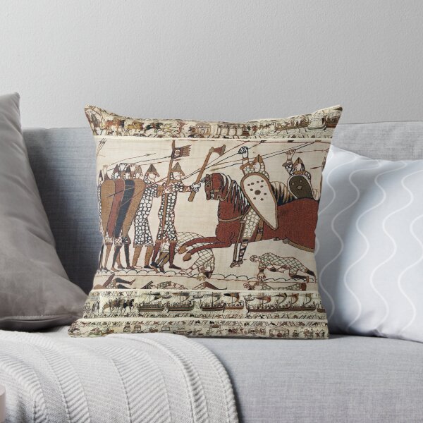 THE BAYEUX TAPESTRY ,BATTLE OF HASTINGS ,NORMAN KNIGHTS COMBATTING HORSEBACK Throw Pillow