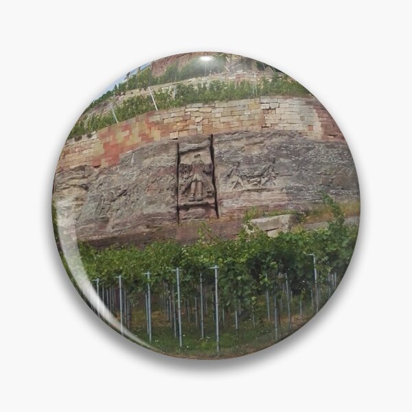 Artikelvorschau, Steinskulpturen in einem Weinberg in Naumburg, Deutschland entworfen und verkauft von wineandwords.