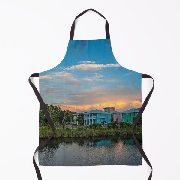 Artikelvorschau, Schöner Sonnenuntergang mit Strandhäusern und roten Wolken im Hintergrund entworfen und verkauft von AlanPhotoArt.