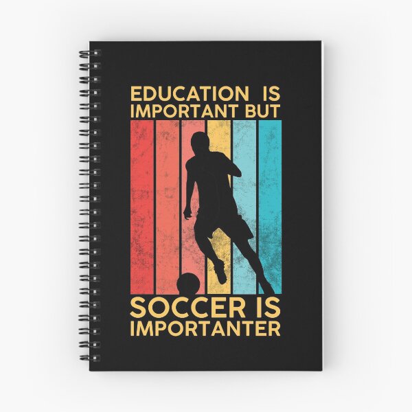 Artikelvorschau, Bildung ist wichtig, aber Fußball ist wichtiger Schwarz entworfen und verkauft von DeeXdesigns.