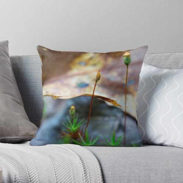 spring moss Throw Pillow