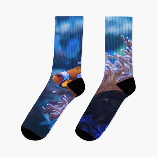 Aperçu de l'œuvre Poisson-clown dans les récifs marins de l'océan nage anémone créée et vendue par WichitaClothing.