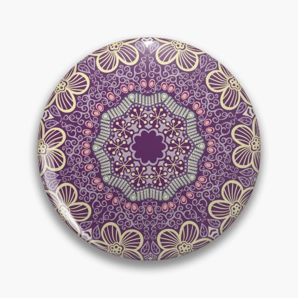 Aperçu de l'œuvre Purple bloom floral mandala pattern, trending, bestseller créée et vendue par August-E.