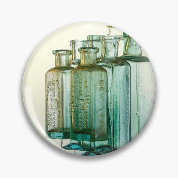 Aperçu de l'œuvre Bouteilles antiques créée et vendue par KRBailey.