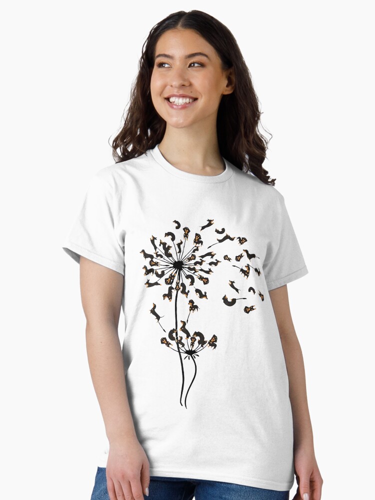 Imagen 1 de 7, Camiseta clásica con la obra Dachshund diente de león, diseñada y vendida por Isabellchas.